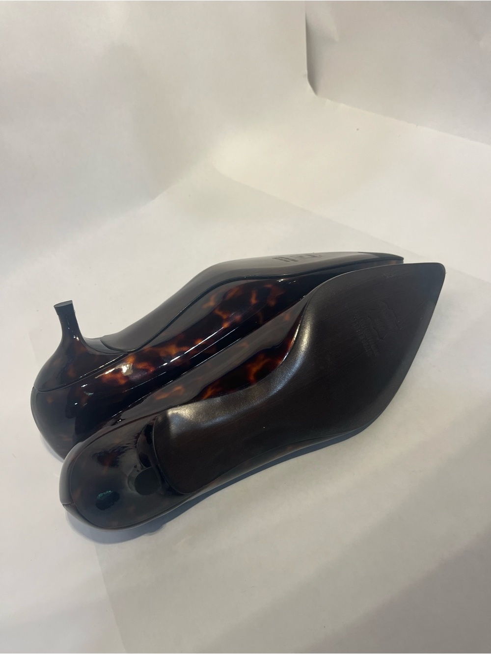 Stuart Weitzman Pointed Toe Tortoiseshell Patent kitten heels (never worn) - Picture 6 of 8